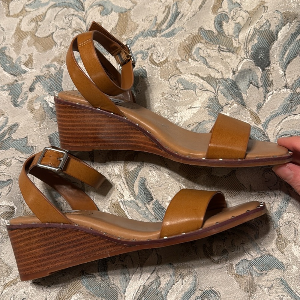 Steve Madden Tan Minimalist Sandals - Picture 2 of 4